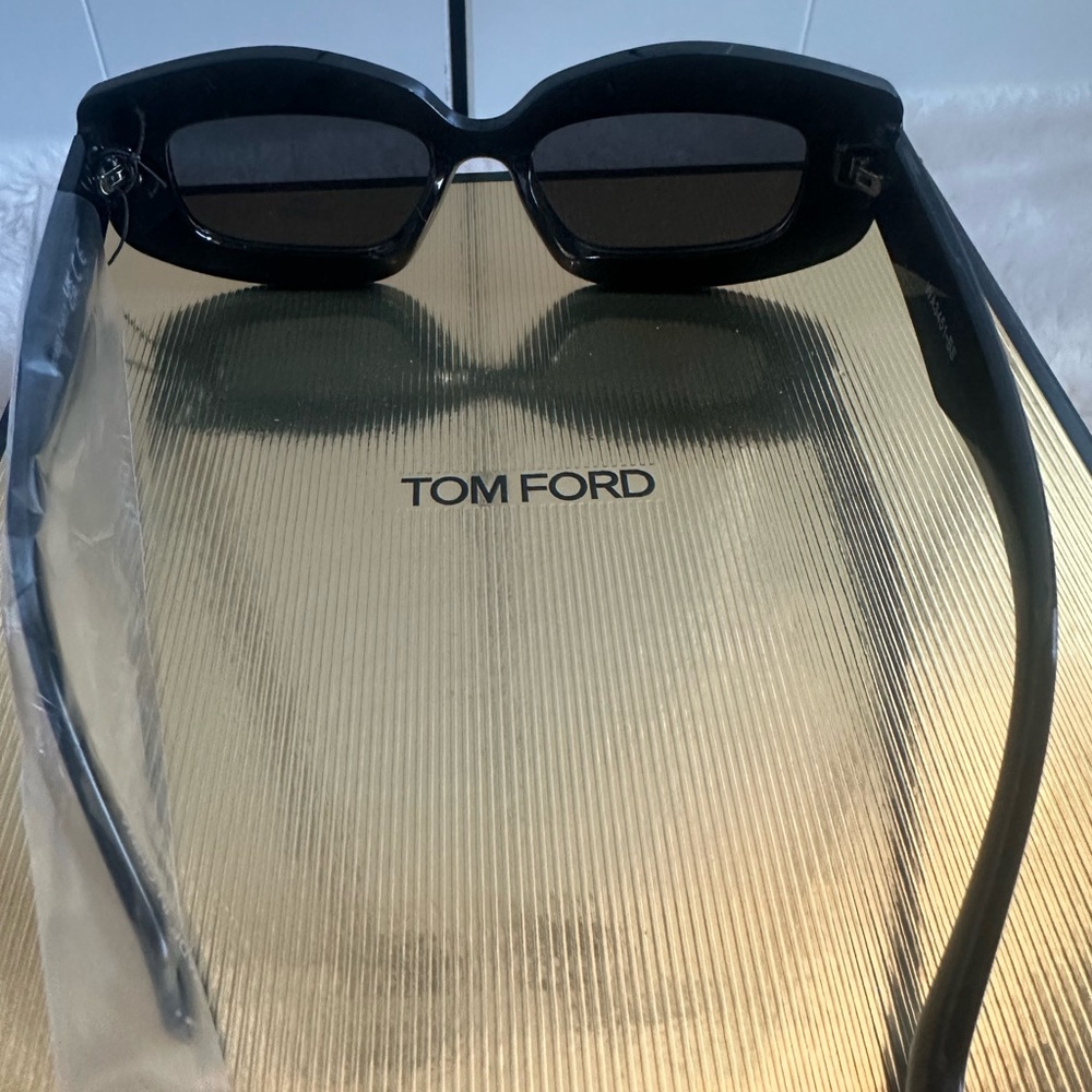 Black Gem Detail Rectangular Sunglasses - Picture 14 of 16